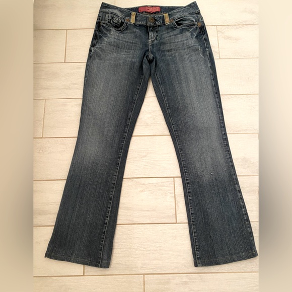 Gently Worn Slightly Distressed Guess Size 31 Straight Leg Jeans - Picture 1 of 11